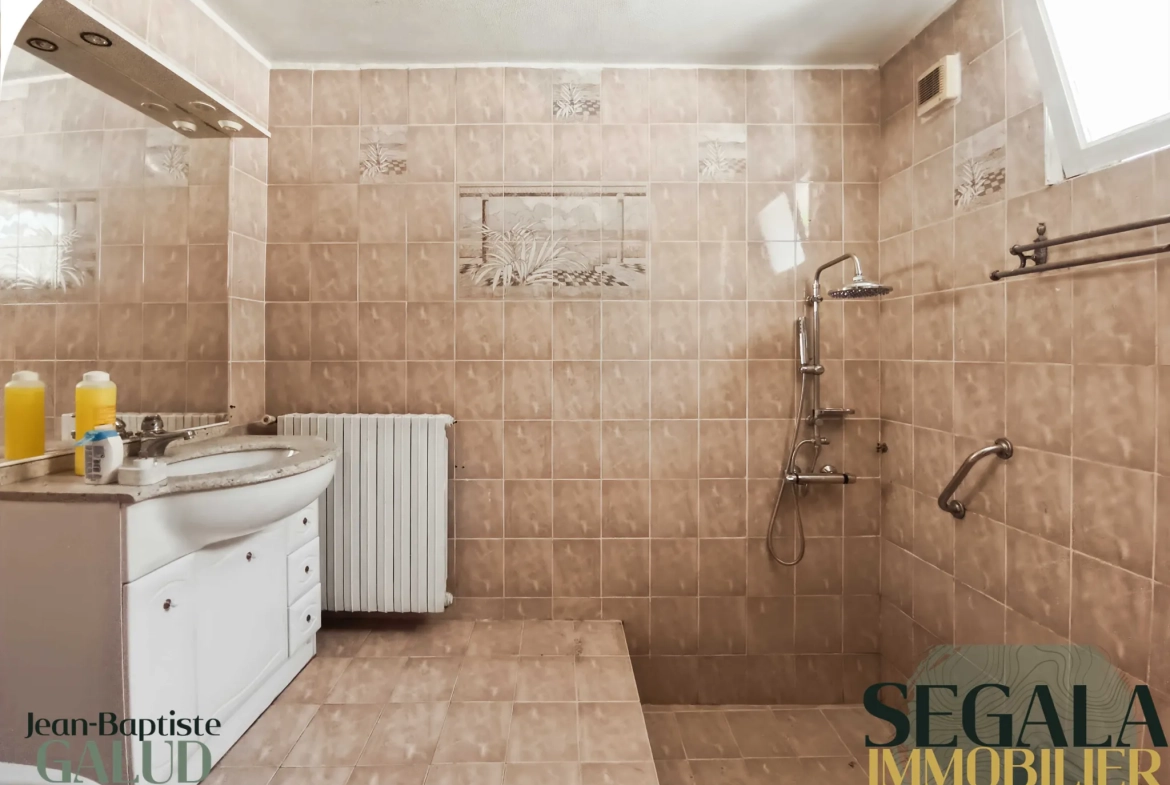 Maison de ville de 127 m² à Carmaux, secteur Sainte-Cécile, avec jardin et division possible 