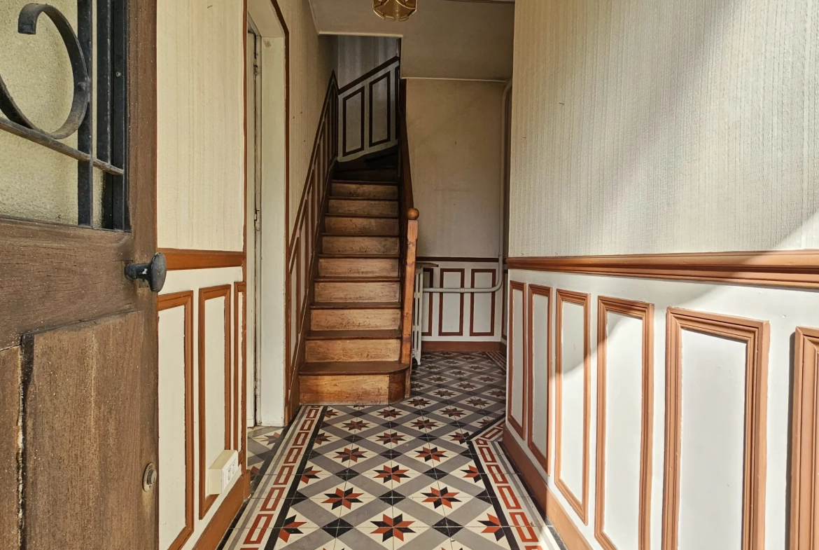 Maison à rénover avec cachet d'époque en centre-ville de Villecresnes 