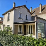 Maison à rénover avec cachet d'époque en centre-ville de Villecresnes