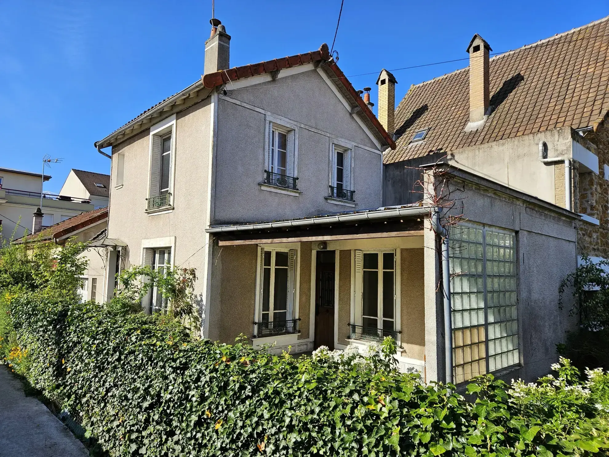 Maison à rénover avec cachet d'époque en centre-ville de Villecresnes 