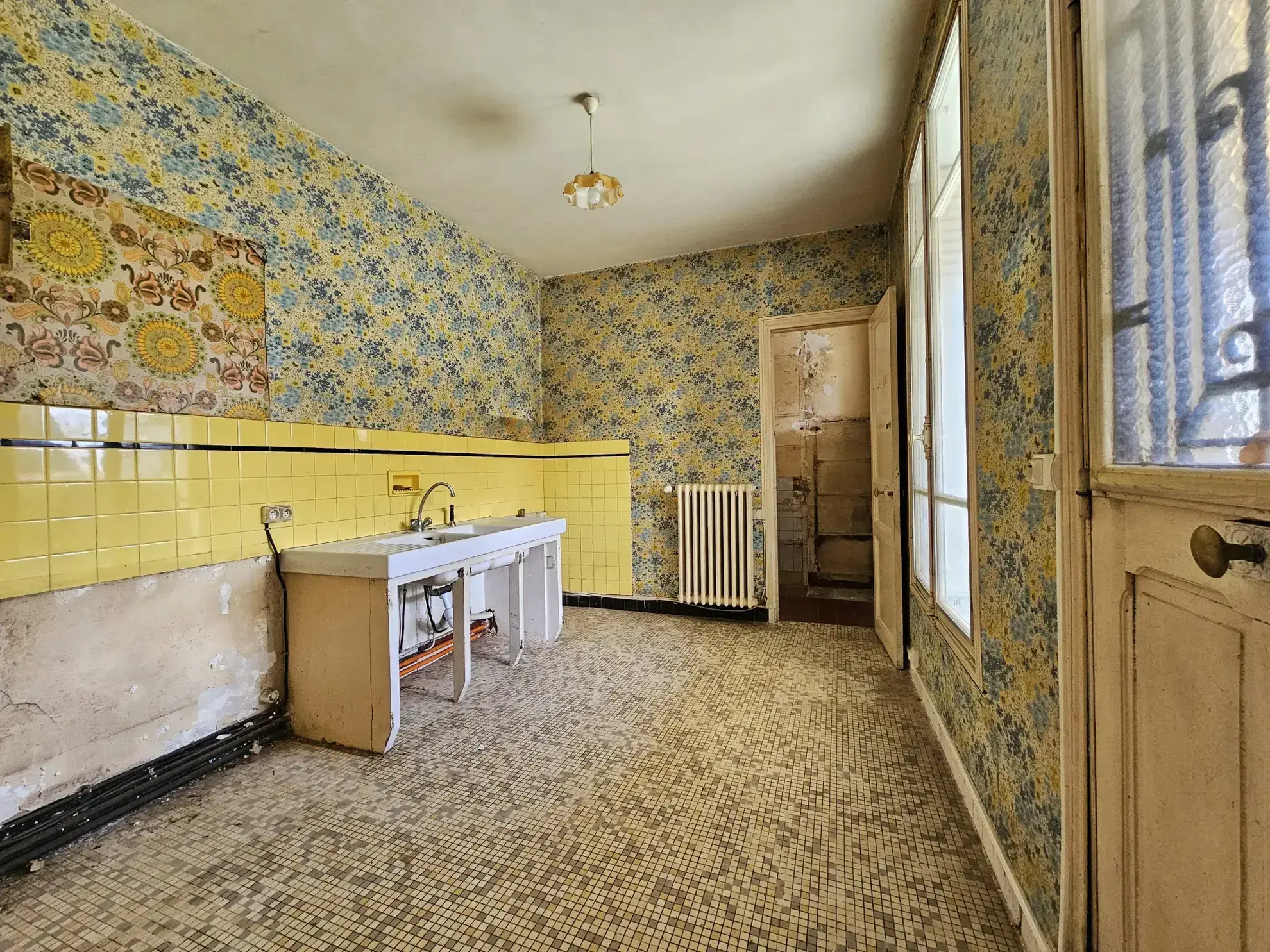 Maison à rénover avec cachet d'époque en centre-ville de Villecresnes 