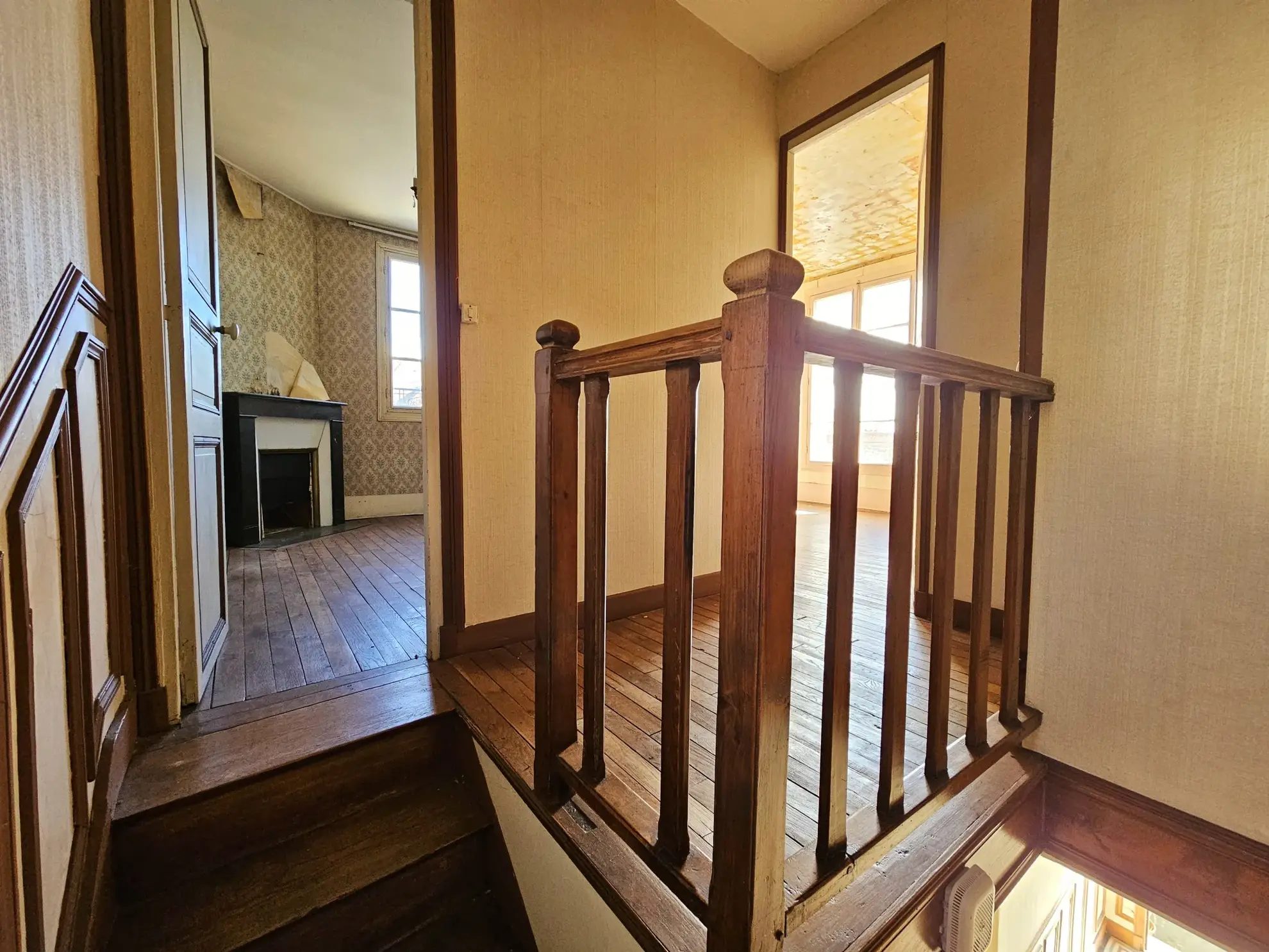 Maison à rénover avec cachet d'époque en centre-ville de Villecresnes 