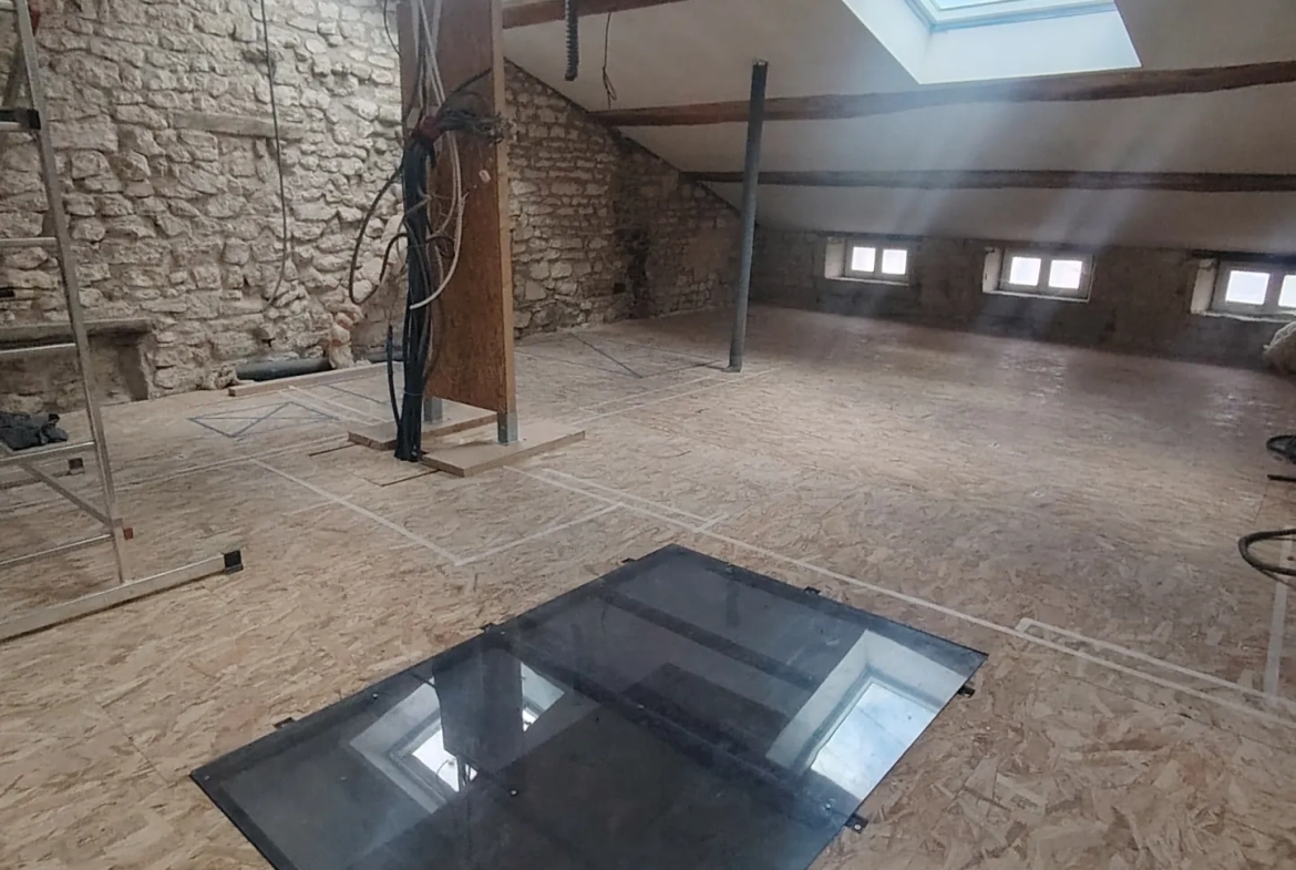 Belle maison de campagne à Saint-Maurice-sous-les-Côtes avec terrain arboré 