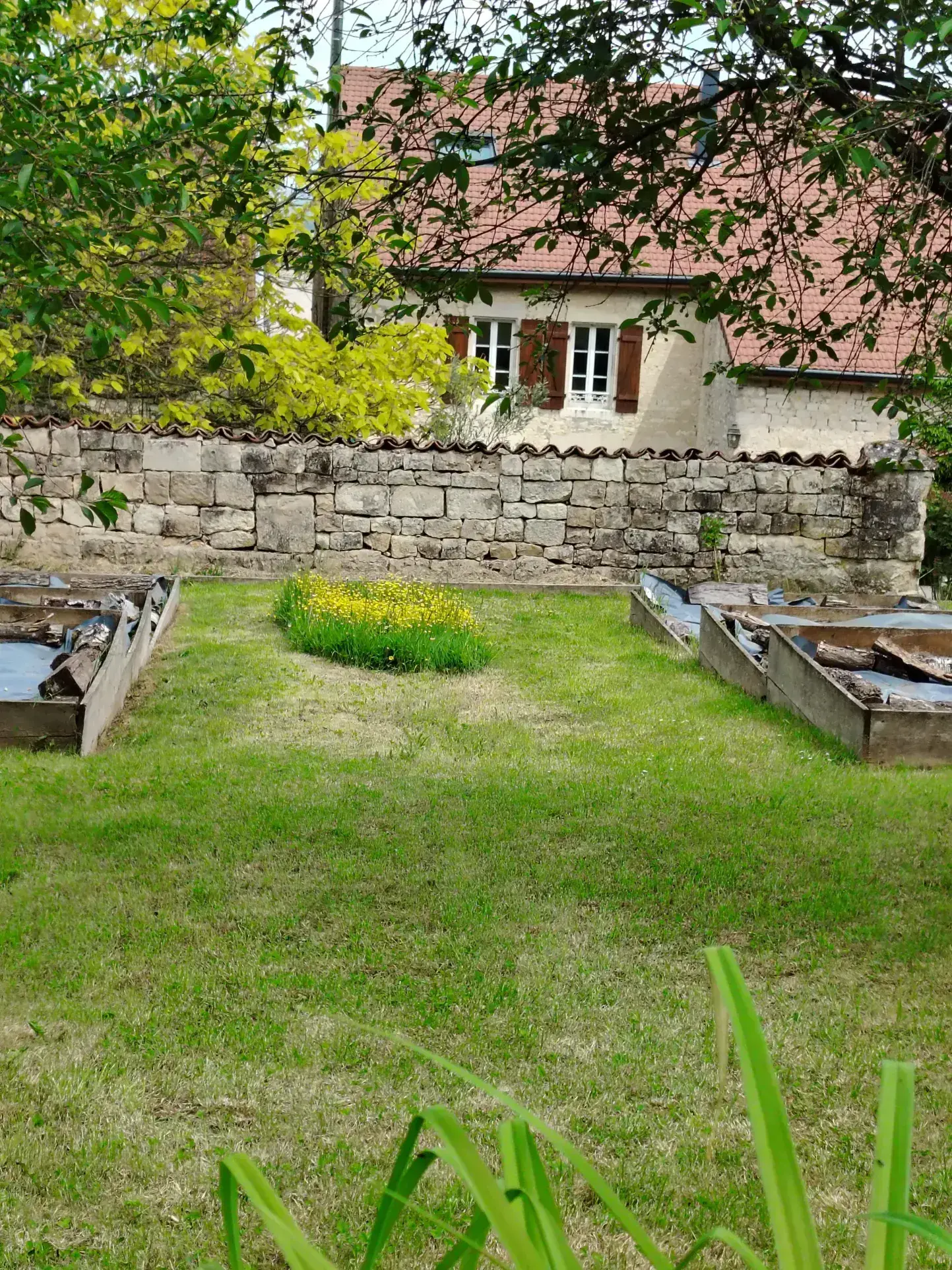 Belle maison de campagne à Saint-Maurice-sous-les-Côtes avec terrain arboré 