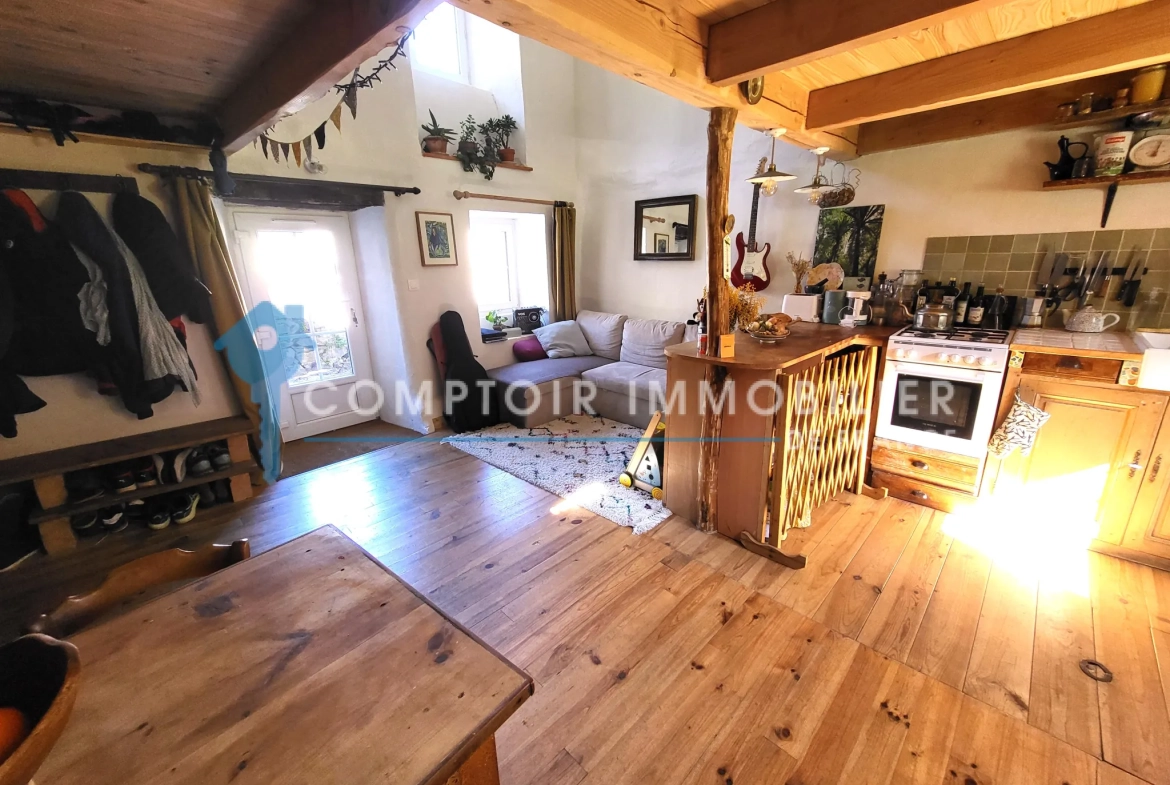 Rare maison de village en pierre au Le Chambon, Ardèche (07), avec terrain et environnement paisible 