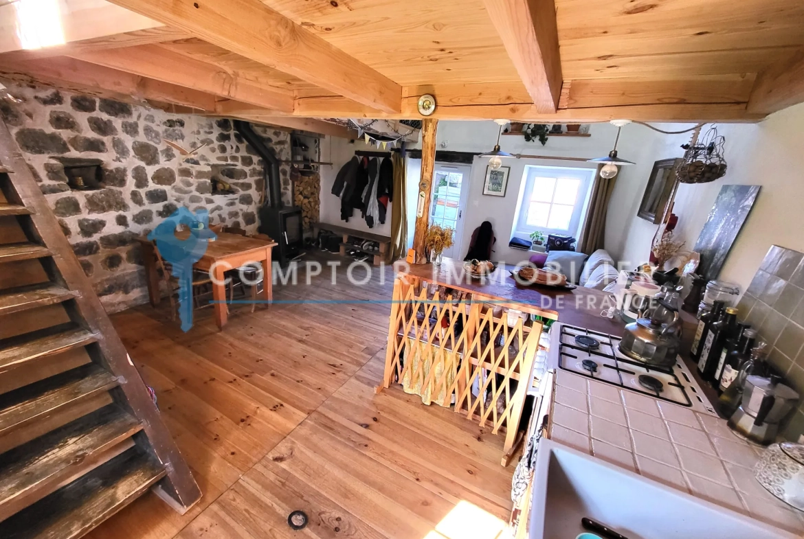 Rare maison de village en pierre au Le Chambon, Ardèche (07), avec terrain et environnement paisible 