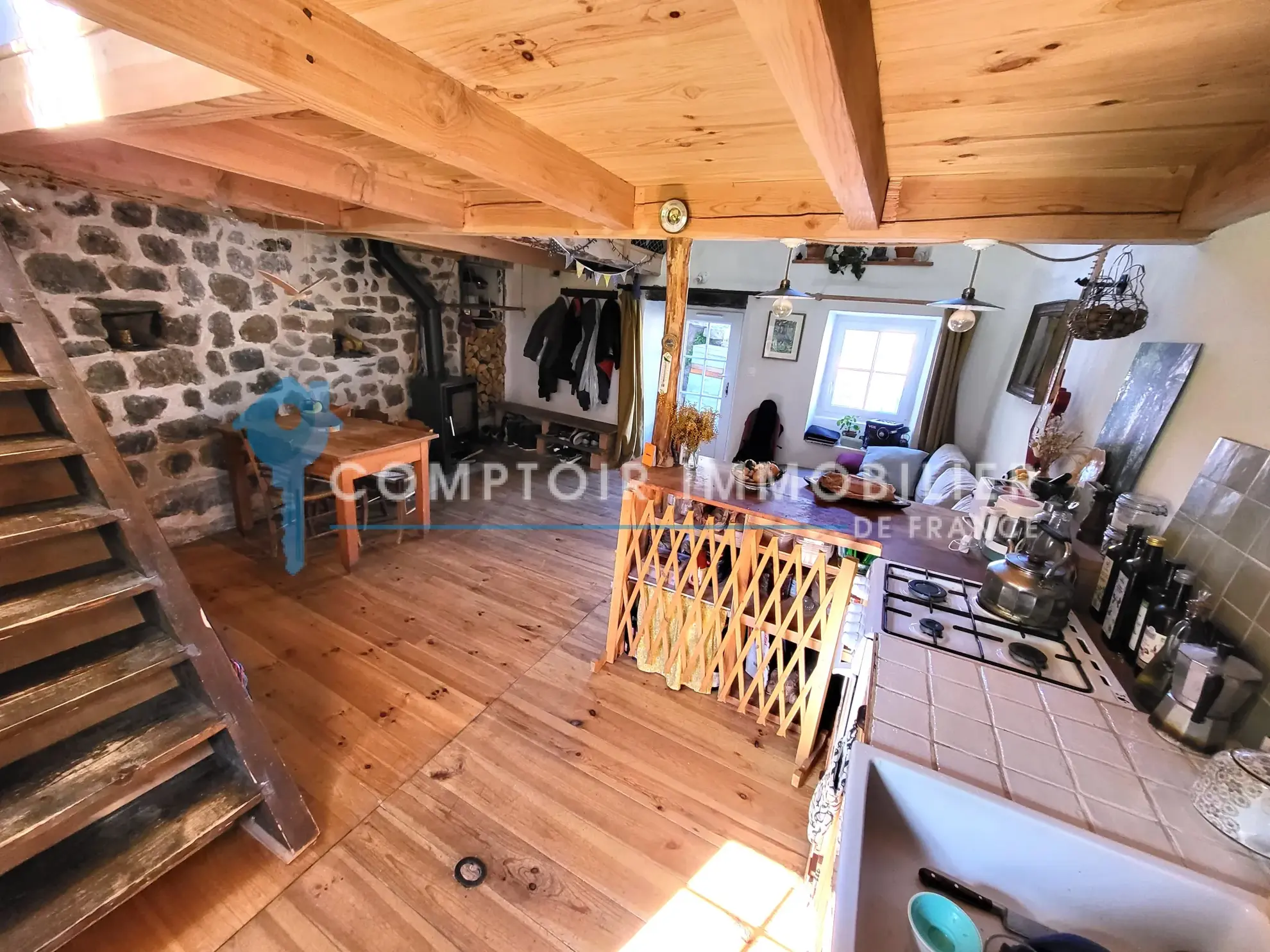 Rare maison de village en pierre au Le Chambon, Ardèche (07), avec terrain et environnement paisible 