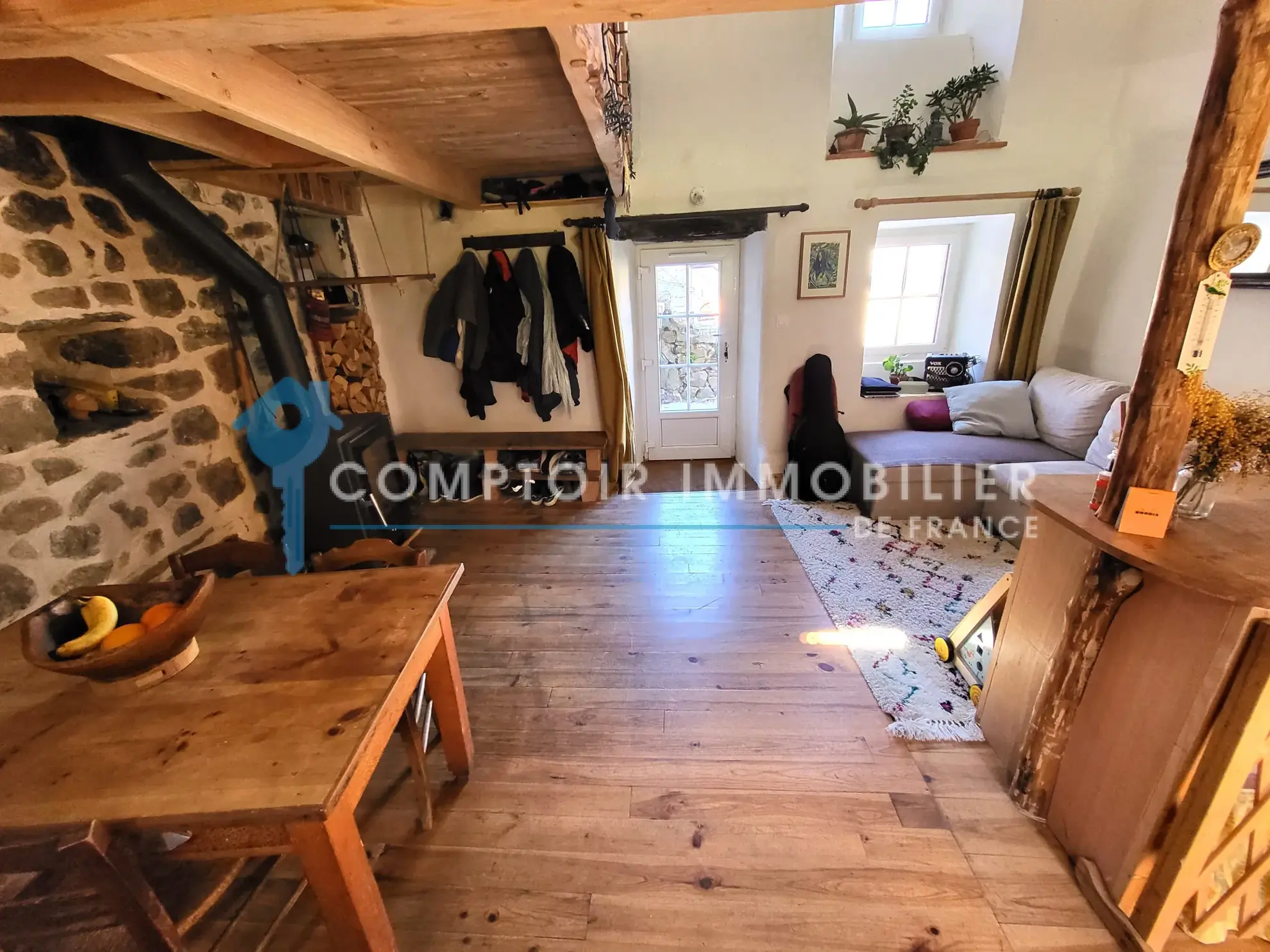 Rare maison de village en pierre au Le Chambon, Ardèche (07), avec terrain et environnement paisible 