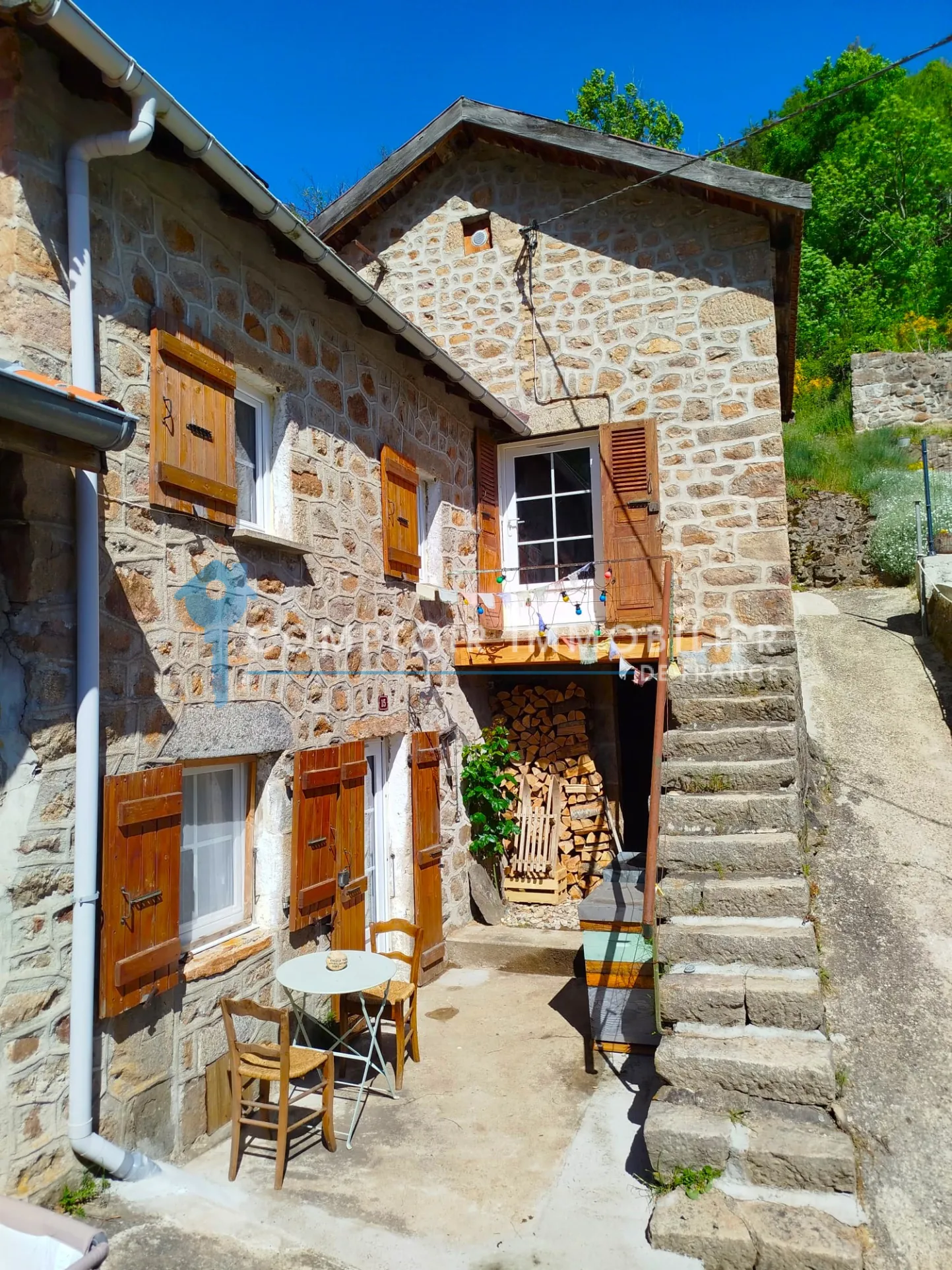 Rare maison de village en pierre au Le Chambon, Ardèche (07), avec terrain et environnement paisible 