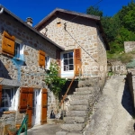 Rare maison de village en pierre au Le Chambon, Ardèche (07), avec terrain et environnement paisible