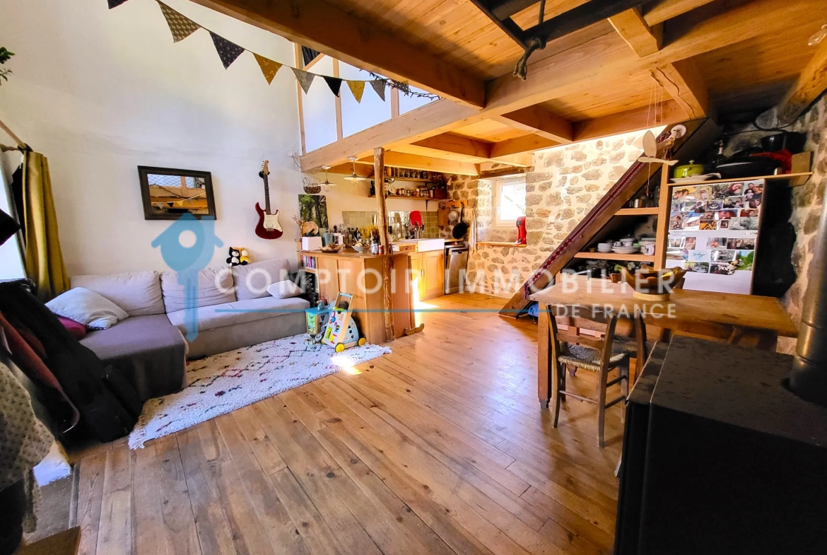 Rare maison de village en pierre au Le Chambon, Ardèche (07), avec terrain et environnement paisible 