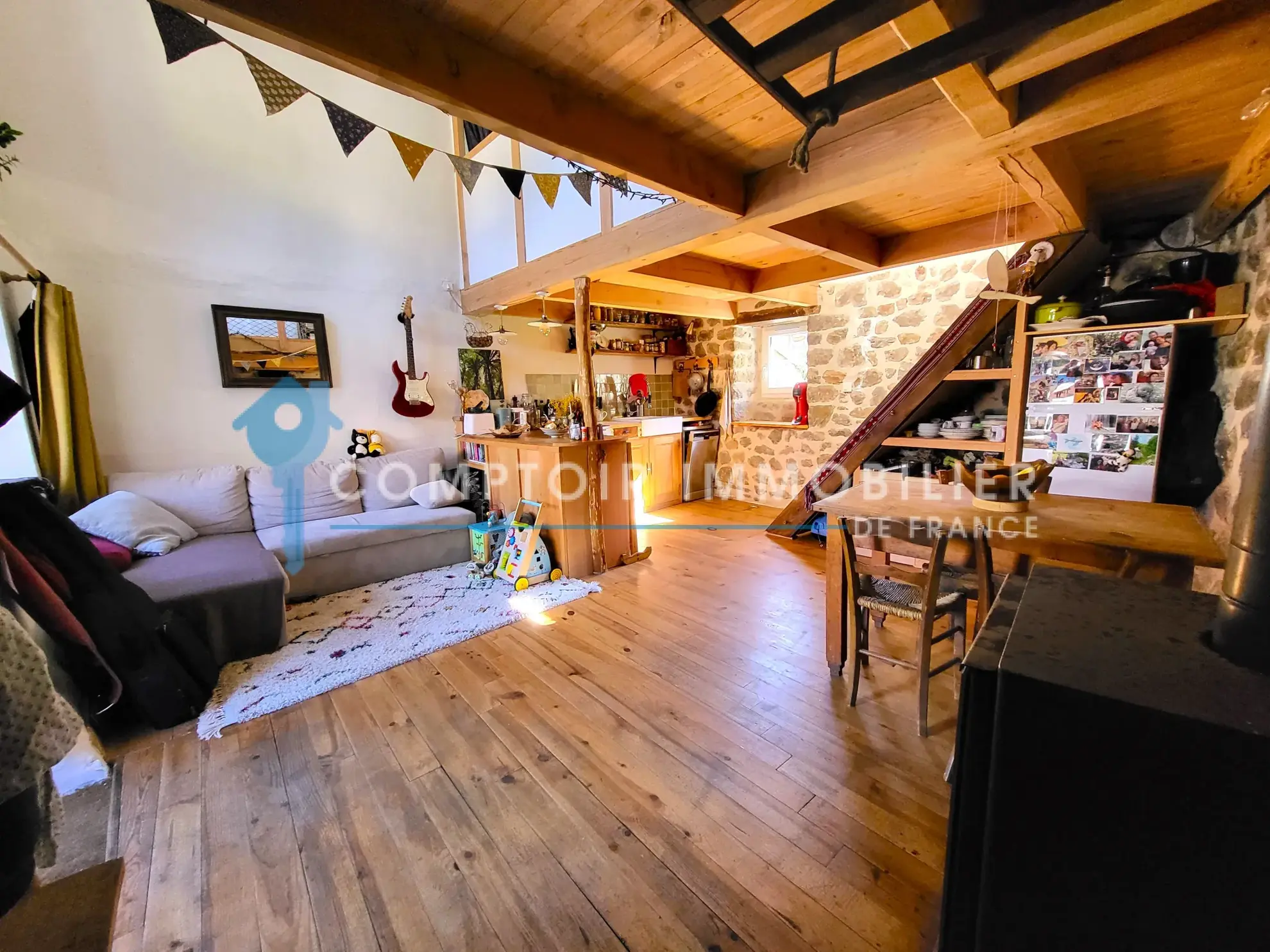 Rare maison de village en pierre au Le Chambon, Ardèche (07), avec terrain et environnement paisible 