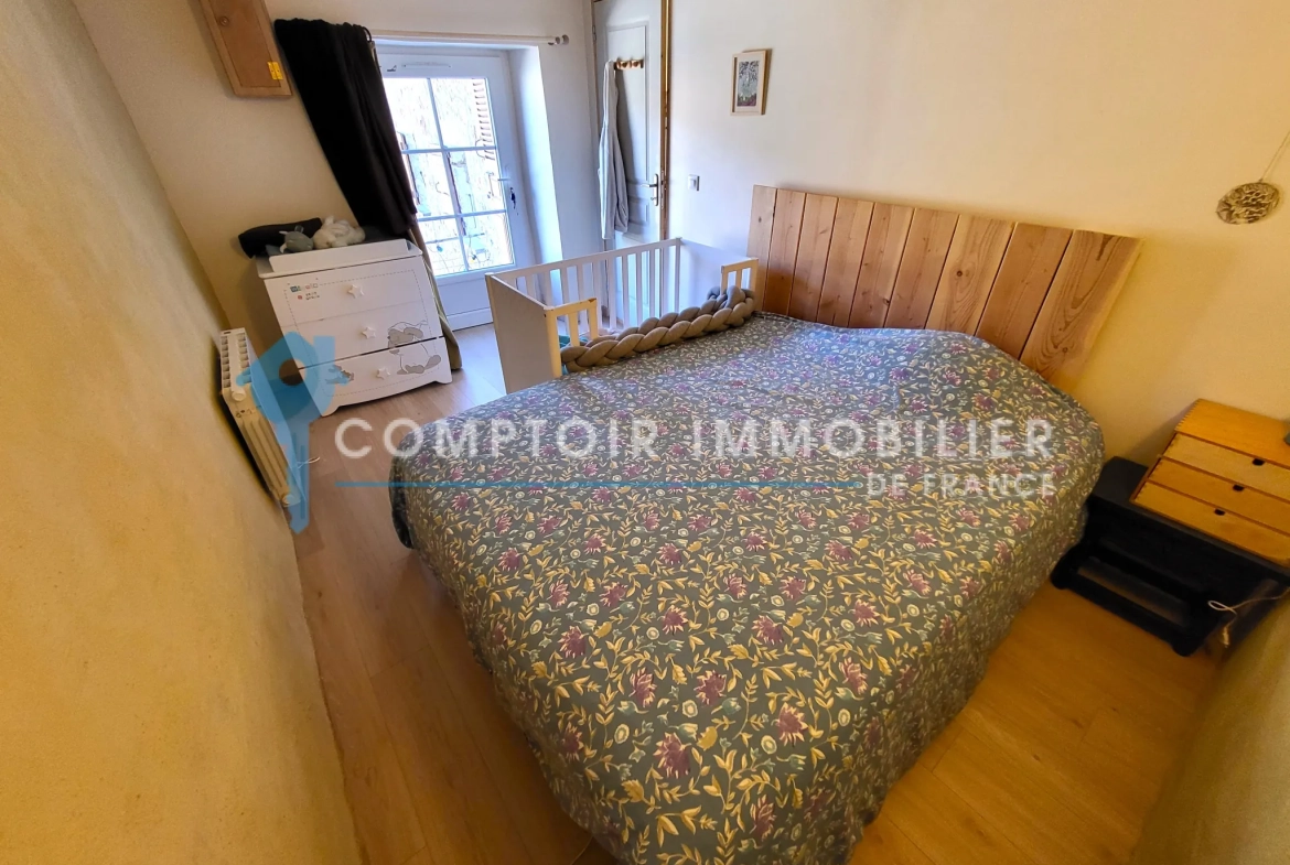 Rare maison de village en pierre au Le Chambon, Ardèche (07), avec terrain et environnement paisible 