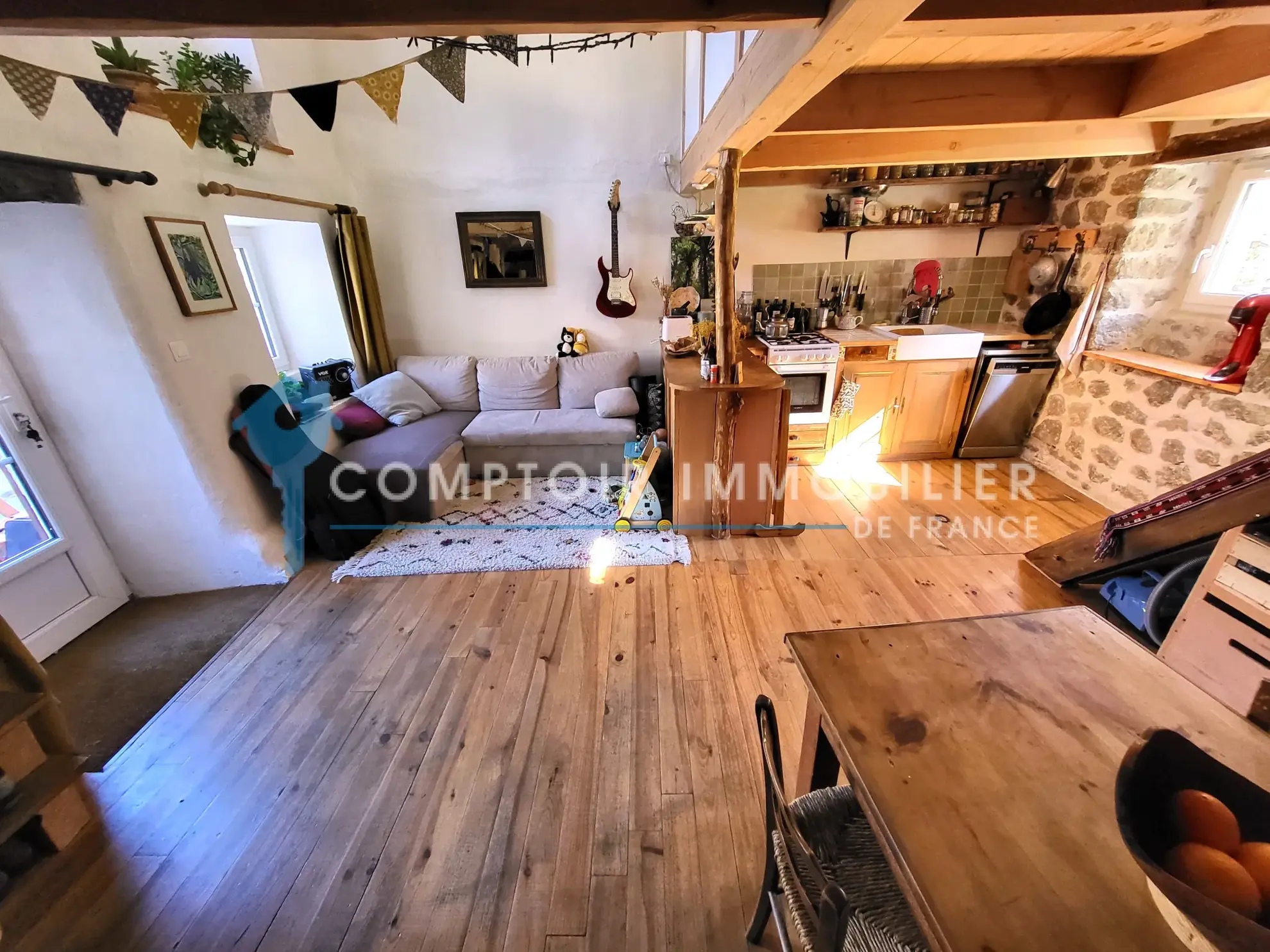 Rare maison de village en pierre au Le Chambon, Ardèche (07), avec terrain et environnement paisible 
