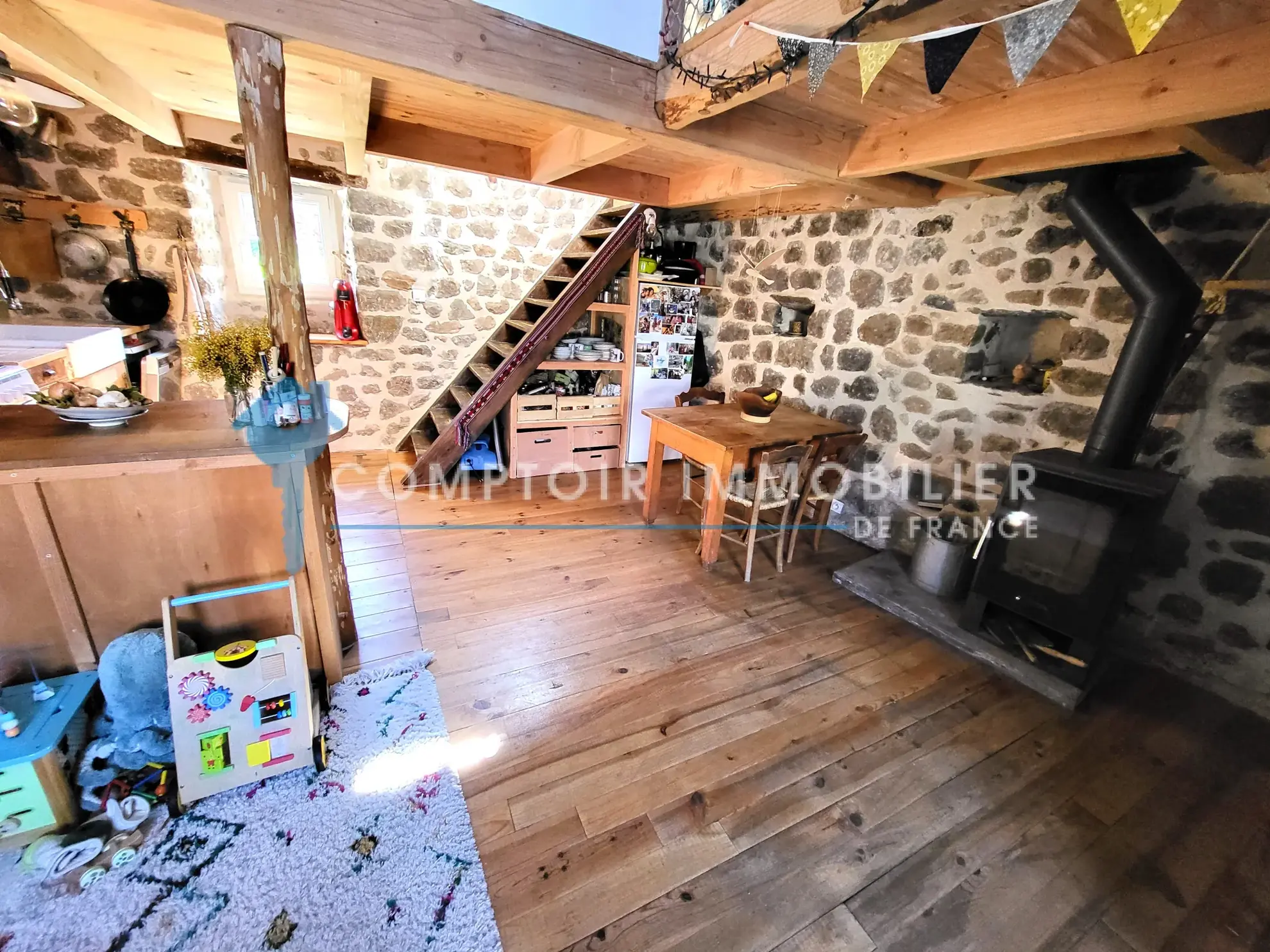 Rare maison de village en pierre au Le Chambon, Ardèche (07), avec terrain et environnement paisible 