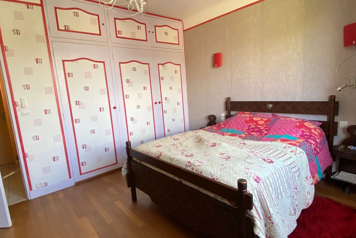 Vente maison à Fumel avec deux habitations, grand terrain et double garage 