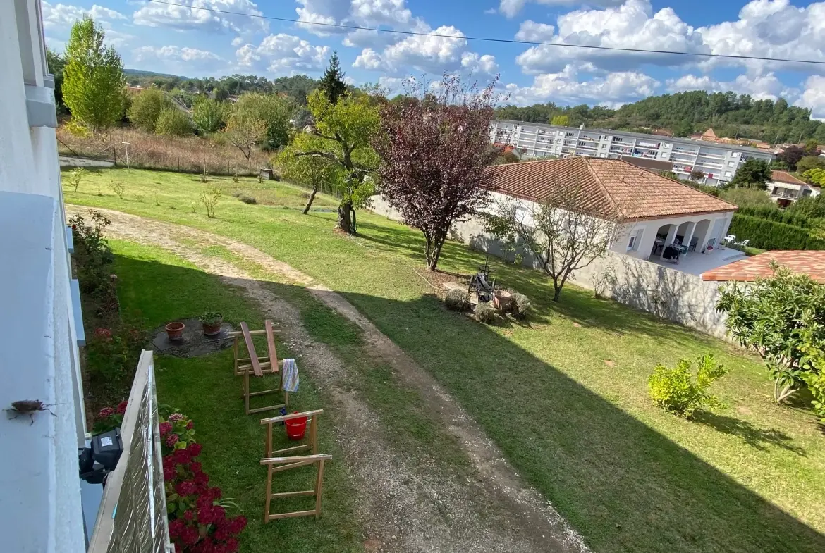 Vente maison à Fumel avec deux habitations, grand terrain et double garage 