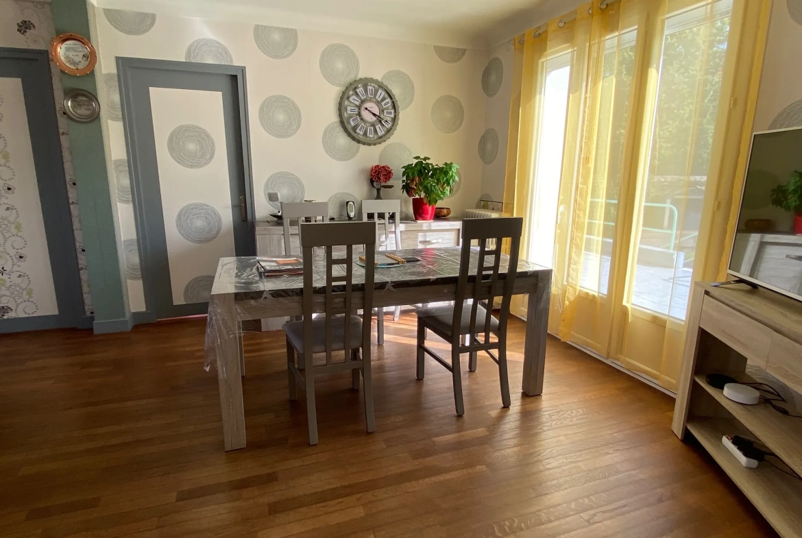 Vente maison à Fumel avec deux habitations, grand terrain et double garage 