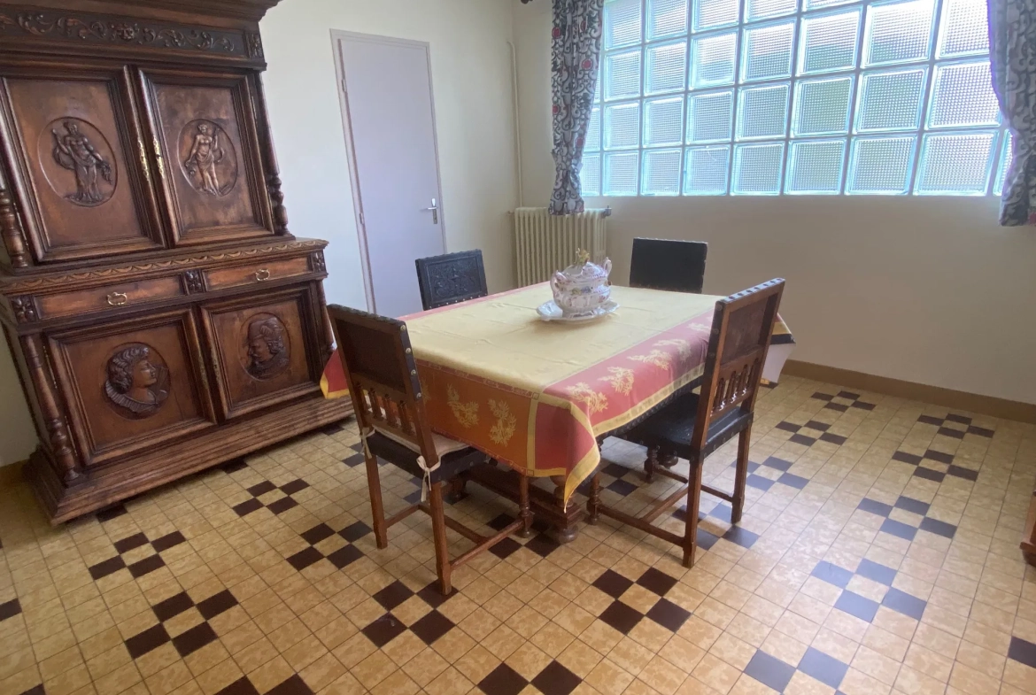 Vente maison à Fumel avec deux habitations, grand terrain et double garage 