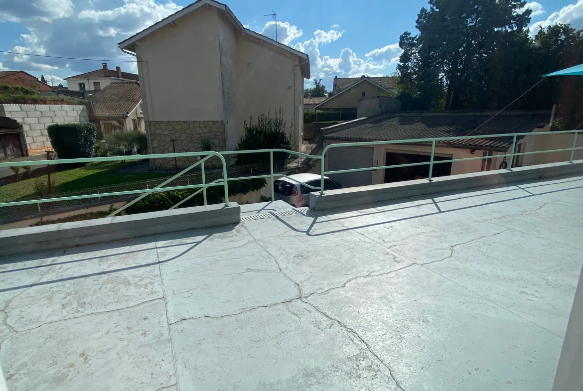 Vente maison à Fumel avec deux habitations, grand terrain et double garage 
