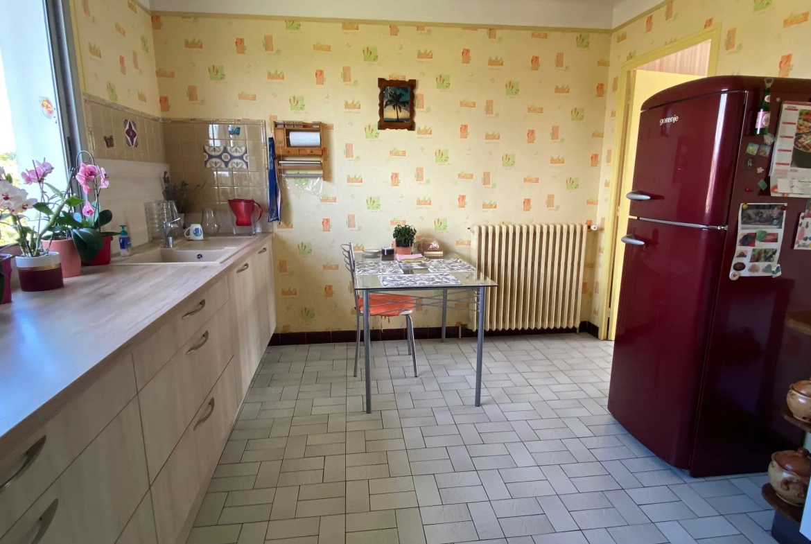 Vente maison à Fumel avec deux habitations, grand terrain et double garage 