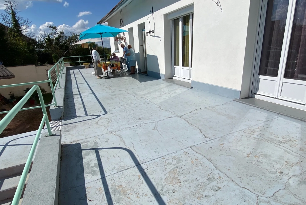 Vente maison à Fumel avec deux habitations, grand terrain et double garage 
