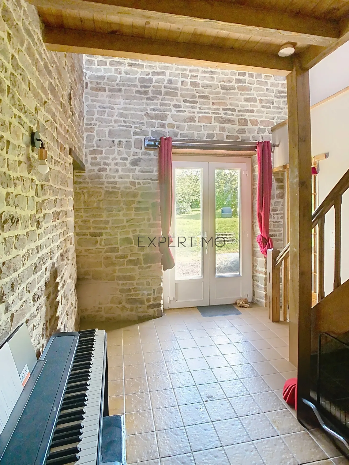Maison en pierre de 130 m² avec dépendance et jardin clos proche d'Aunay-sur-Odon 