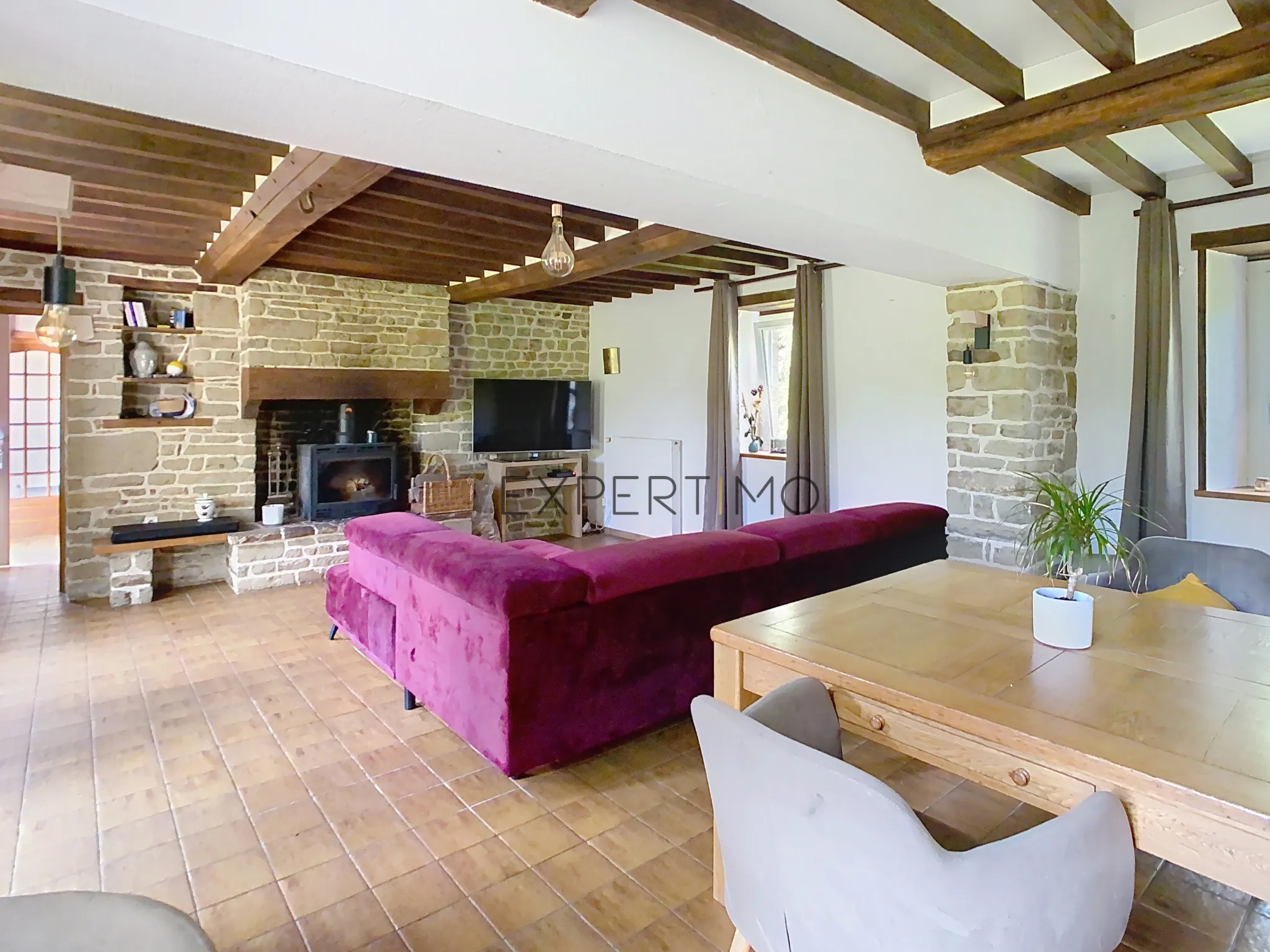 Maison en pierre de 130 m² avec dépendance et jardin clos proche d'Aunay-sur-Odon 