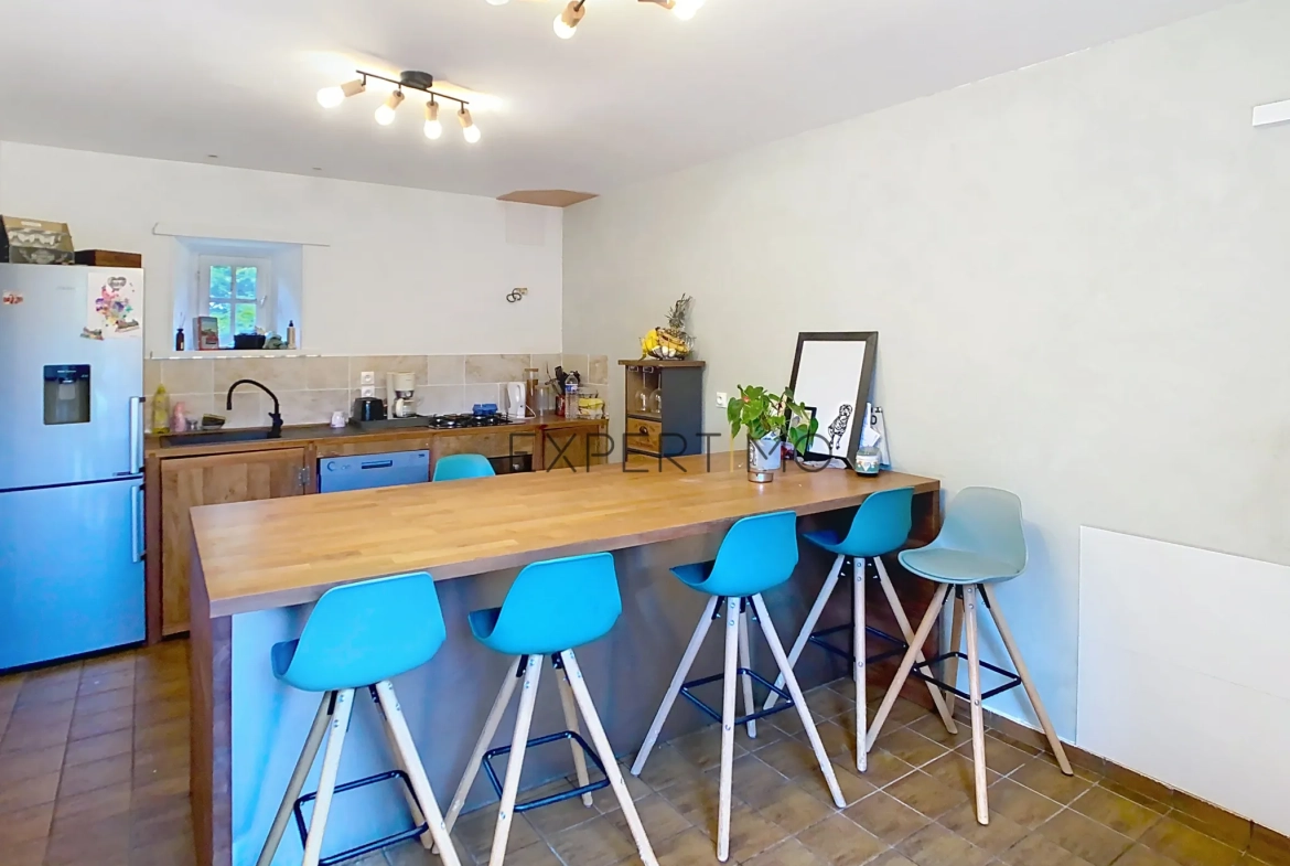 Maison en pierre de 130 m² avec dépendance et jardin clos proche d'Aunay-sur-Odon 