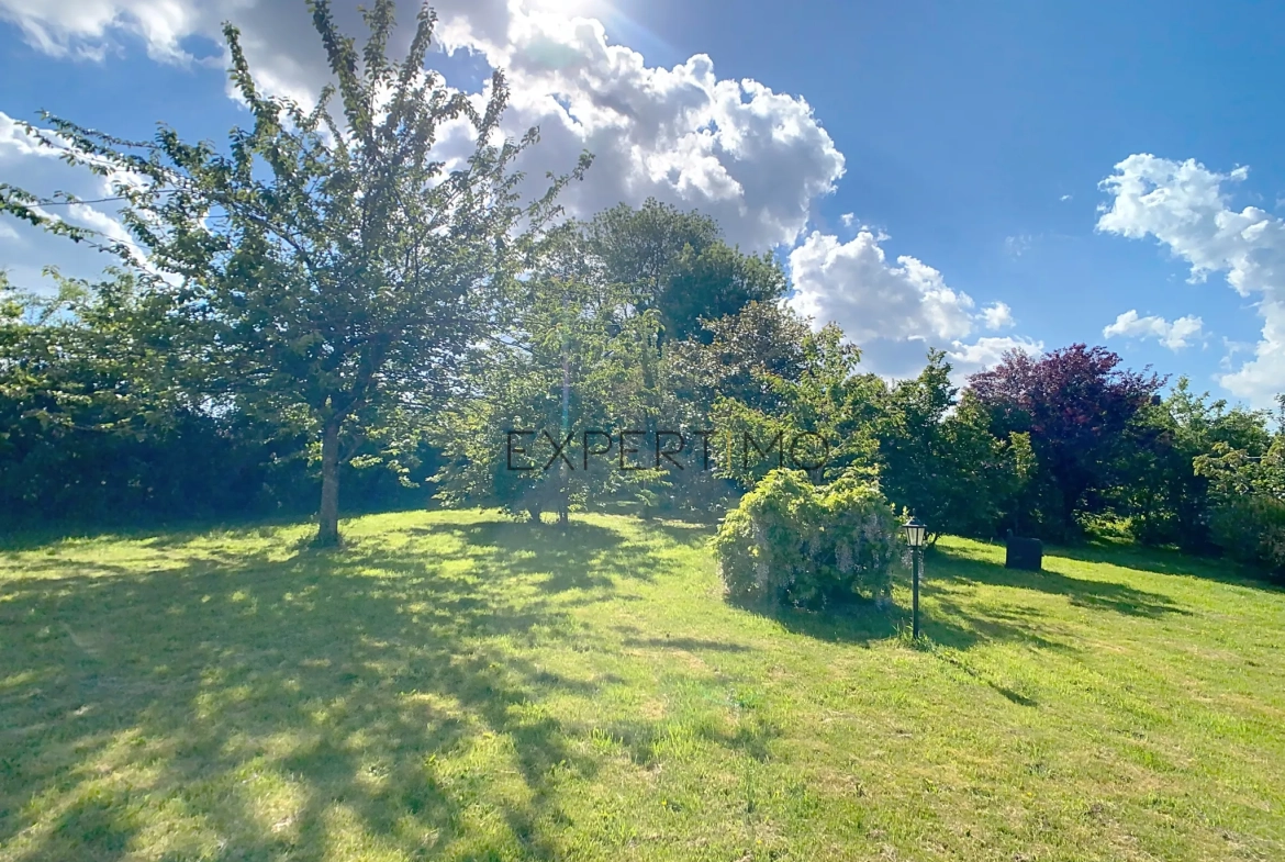 Maison en pierre de 130 m² avec dépendance et jardin clos proche d'Aunay-sur-Odon 