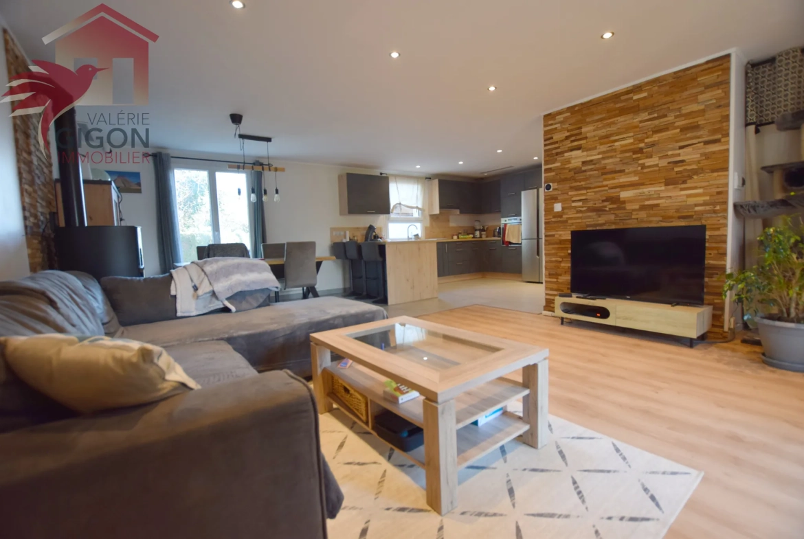 Maison contemporaine de plain-pied rénovée à Grand Charmont avec jardin clos 
