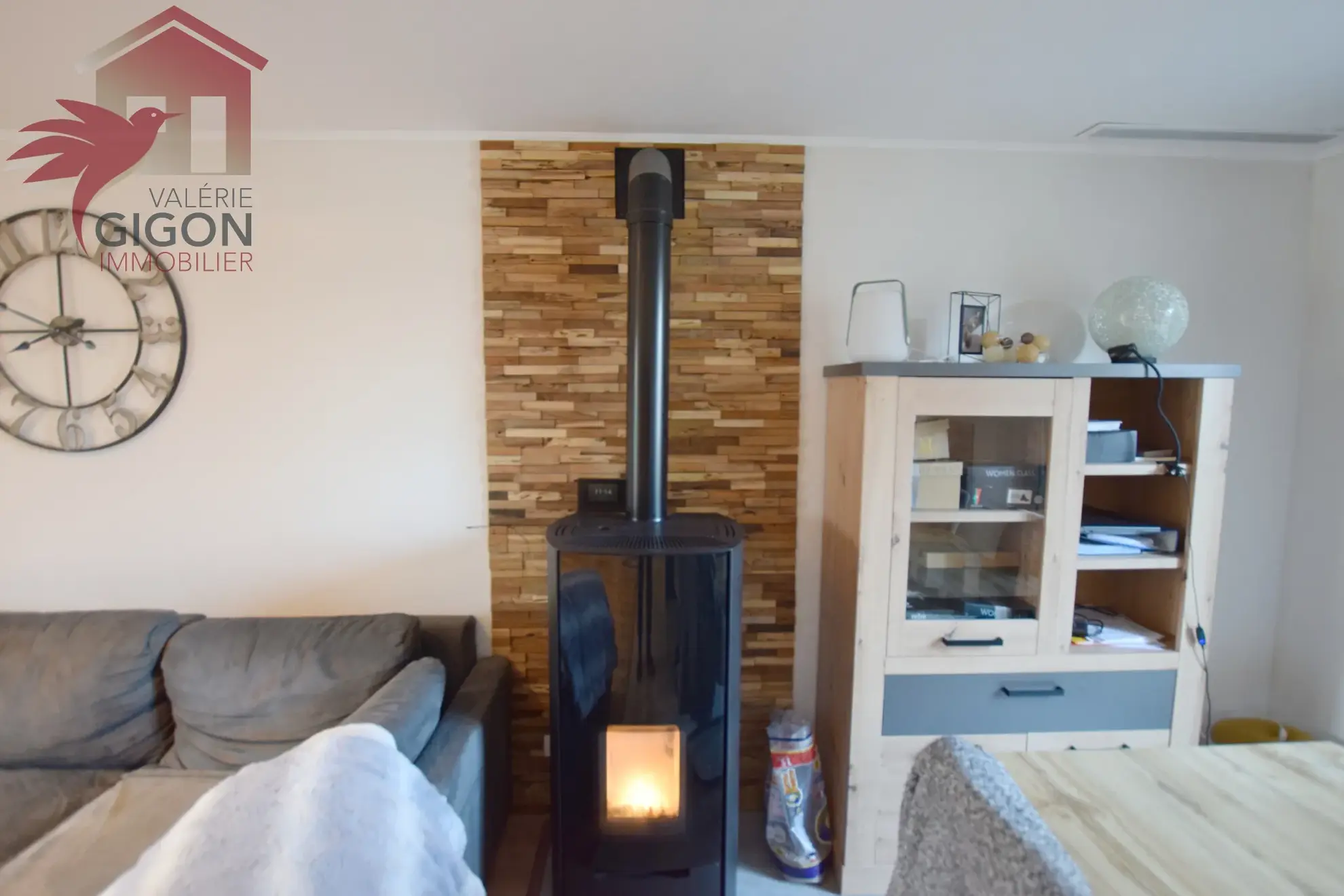 Maison contemporaine de plain-pied rénovée à Grand Charmont avec jardin clos 