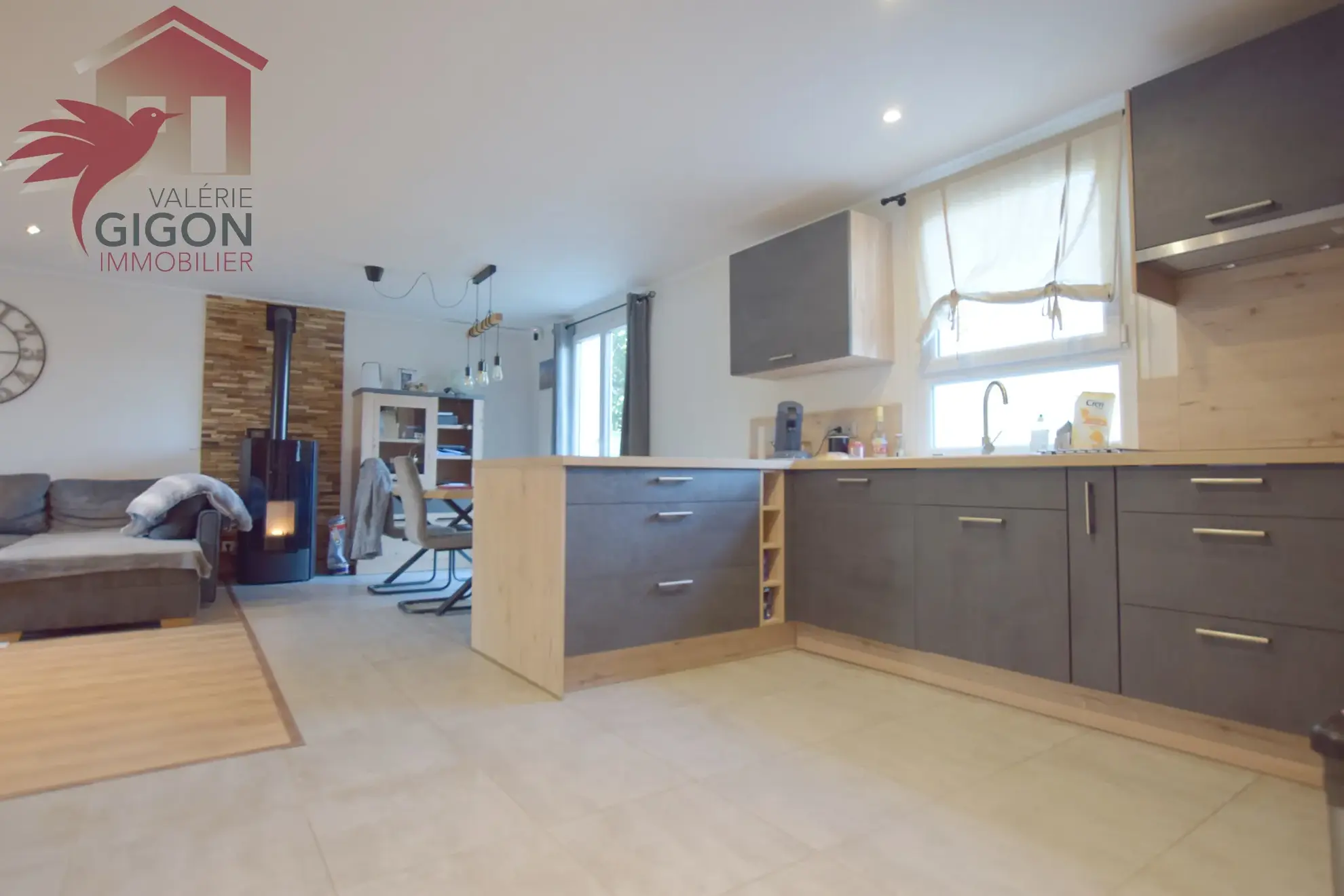 Maison contemporaine de plain-pied rénovée à Grand Charmont avec jardin clos 