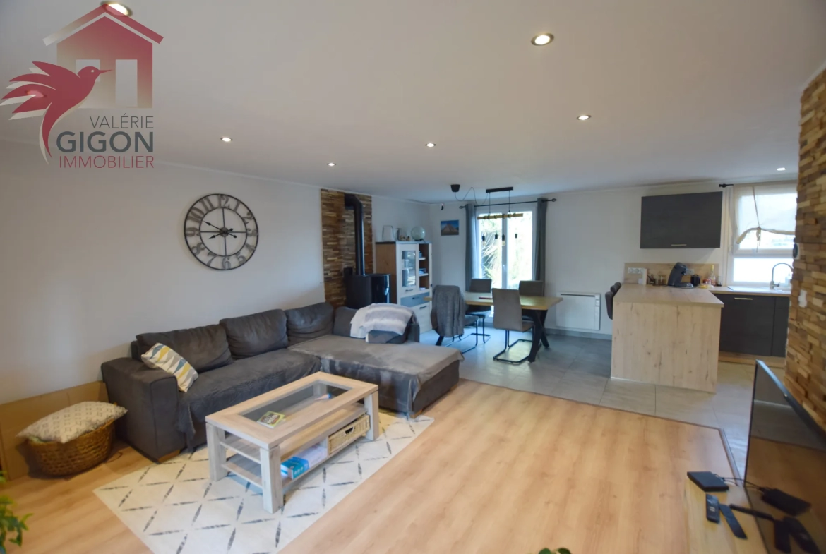 Maison contemporaine de plain-pied rénovée à Grand Charmont avec jardin clos 