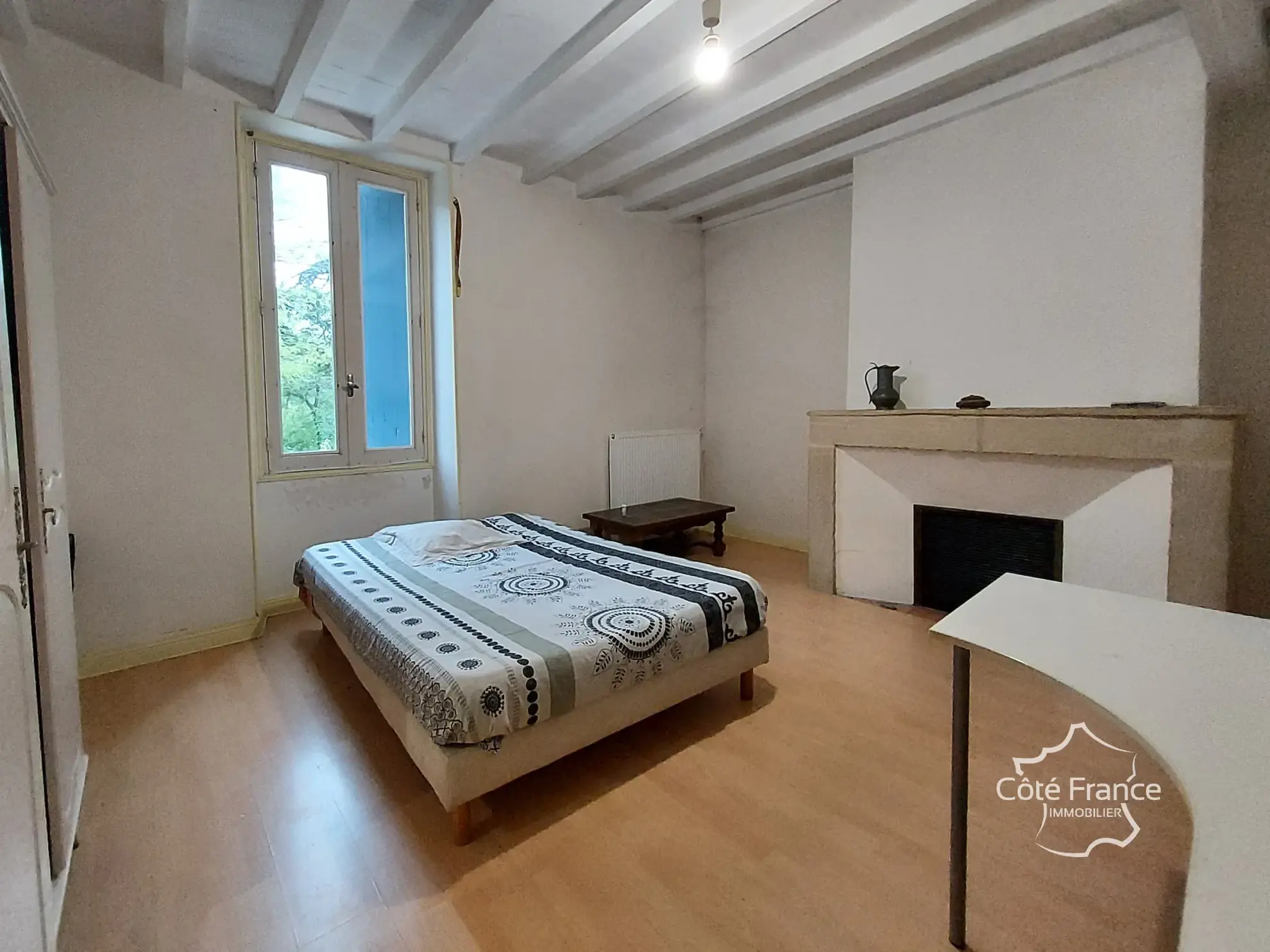 Belle maison en pierre avec dépendances et grand terrain proche Lamothe-Landerron 