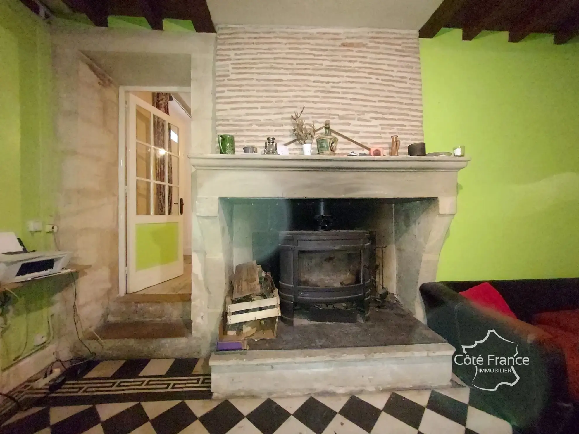 Belle maison en pierre avec dépendances et grand terrain proche Lamothe-Landerron 