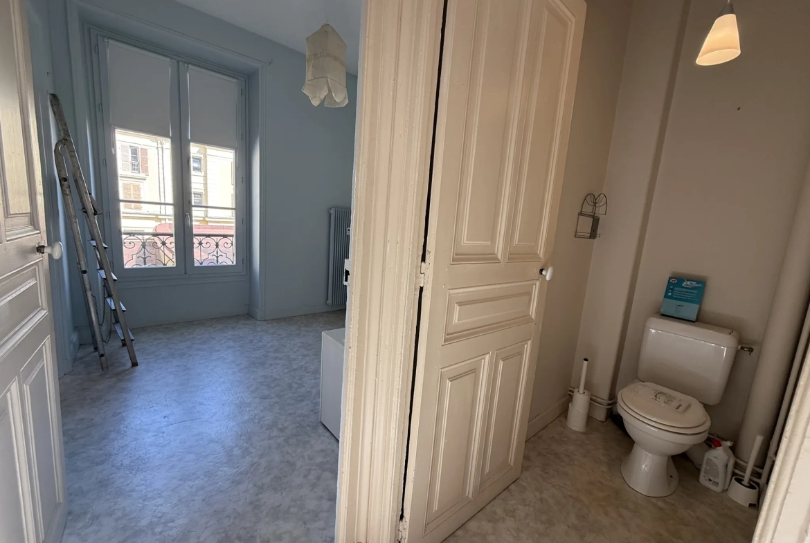 Appartement lumineux de 75 m² à Vichy dans résidence sécurisée avec charme ancien 