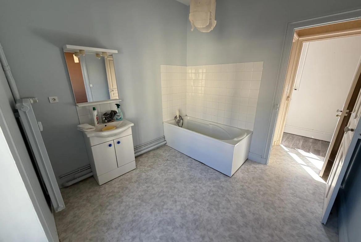 Appartement lumineux de 75 m² à Vichy dans résidence sécurisée avec charme ancien 