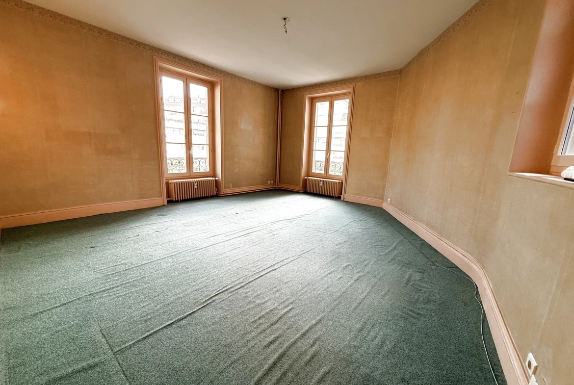 Appartement lumineux de 75 m² à Vichy dans résidence sécurisée avec charme ancien 