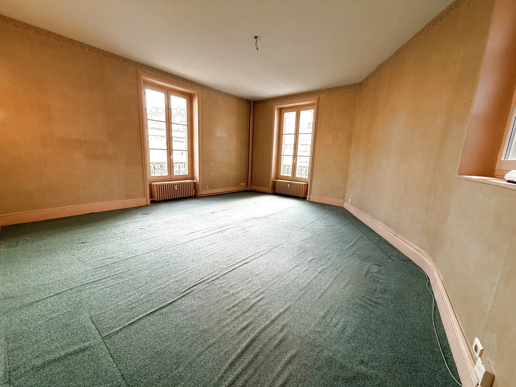 Appartement lumineux de 75 m² à Vichy dans résidence sécurisée avec charme ancien 