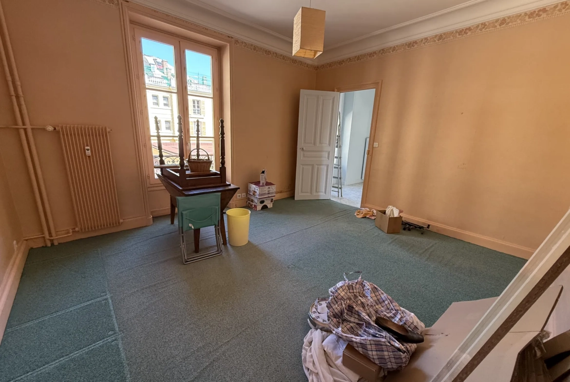 Appartement lumineux de 75 m² à Vichy dans résidence sécurisée avec charme ancien 