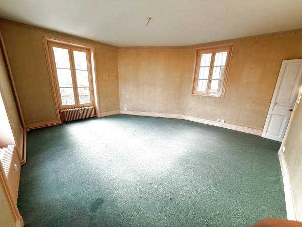 Appartement lumineux de 75 m² à Vichy dans résidence sécurisée avec charme ancien