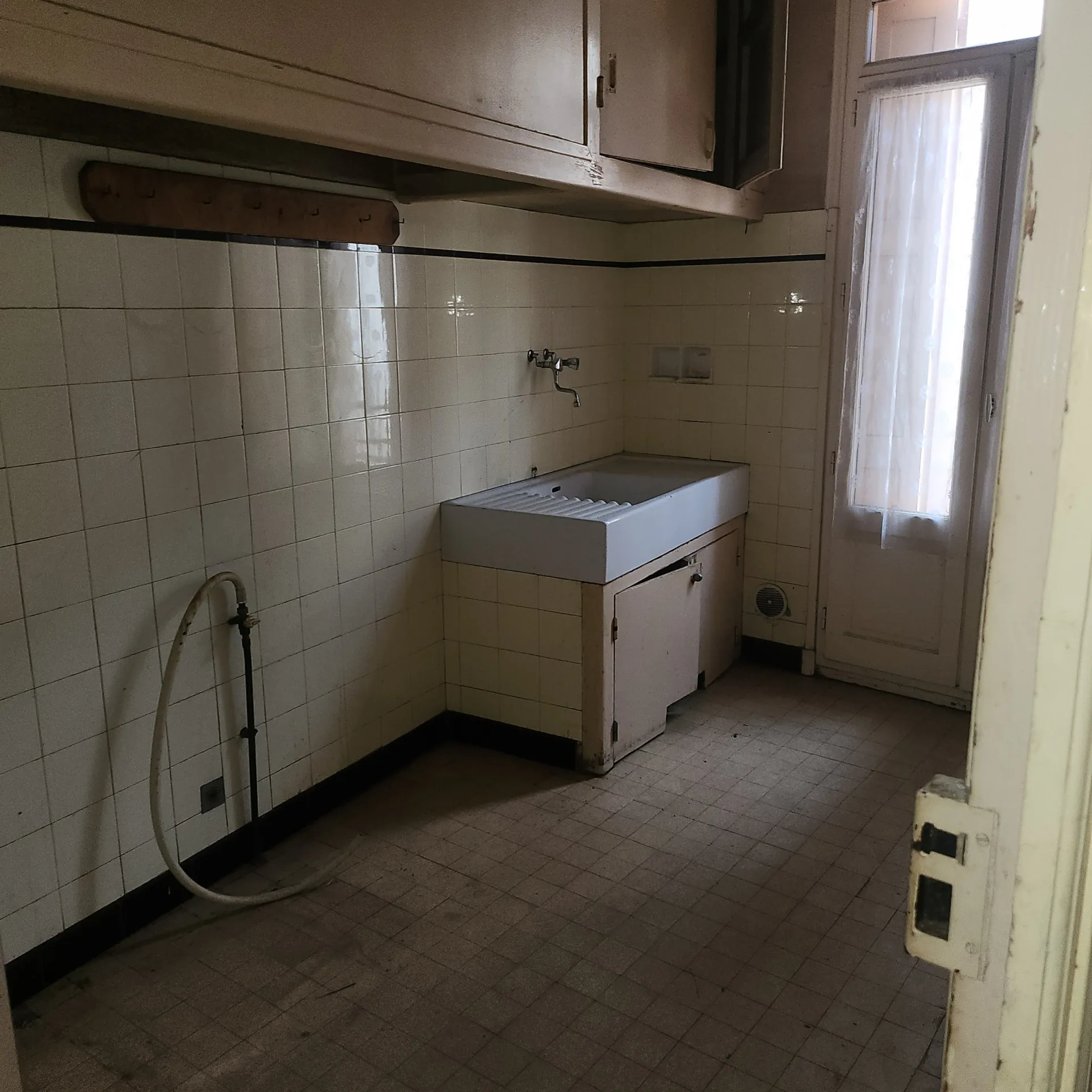 Grand appartement à rénover avec cour et combles aménageables à Arles-sur-Tech 