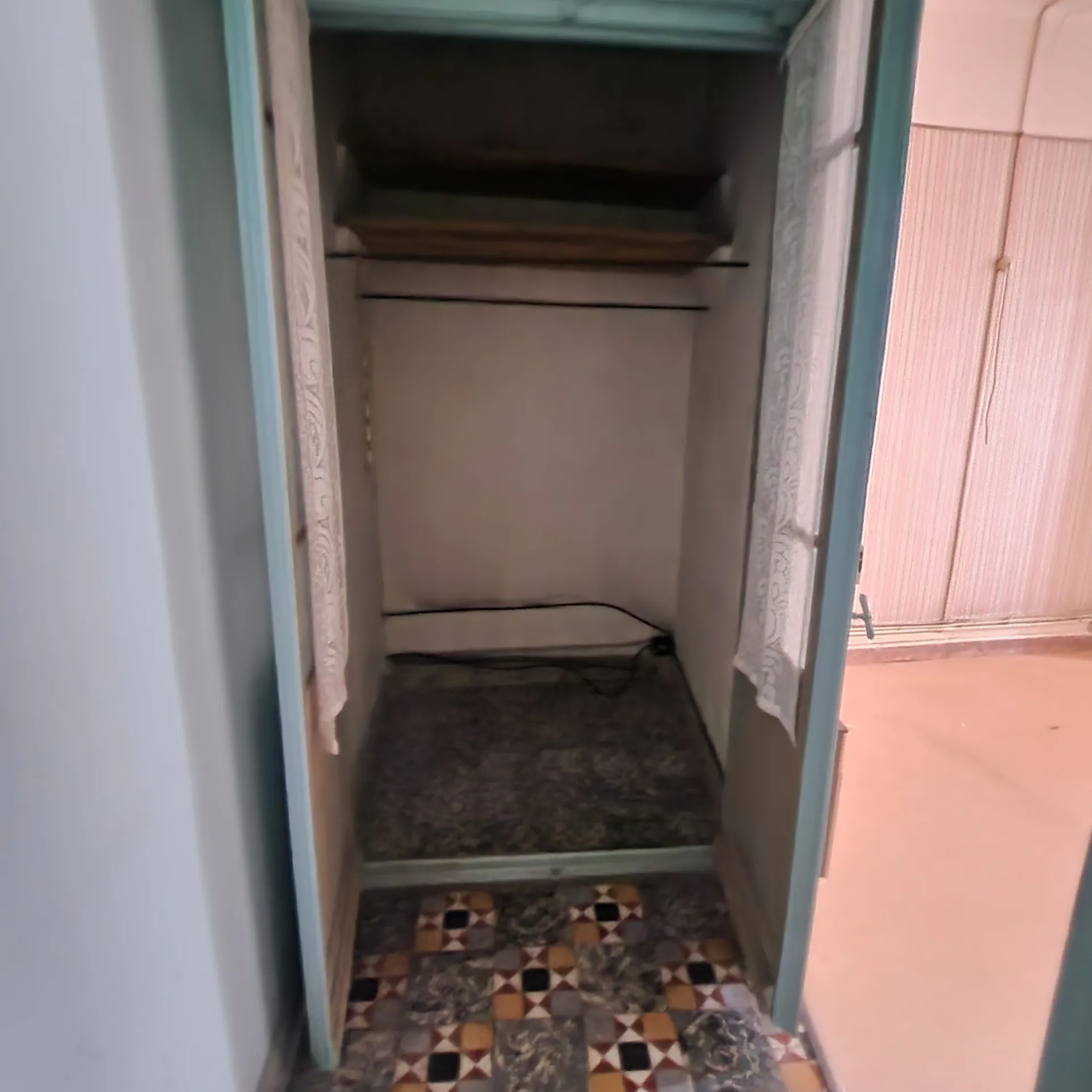 Grand appartement à rénover avec cour et combles aménageables à Arles-sur-Tech 