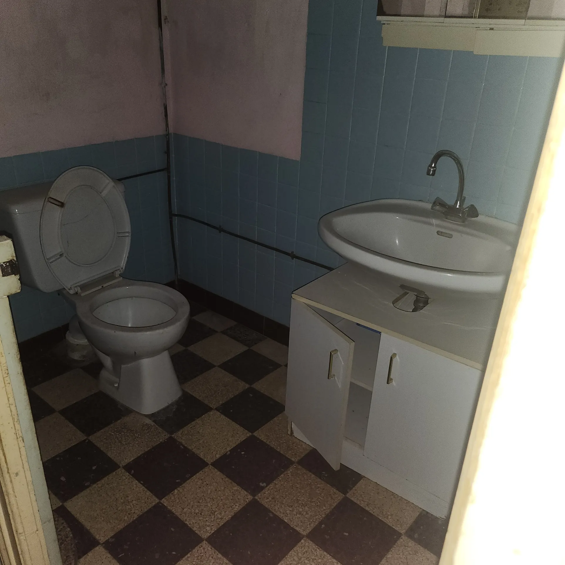 Grand appartement à rénover avec cour et combles aménageables à Arles-sur-Tech 