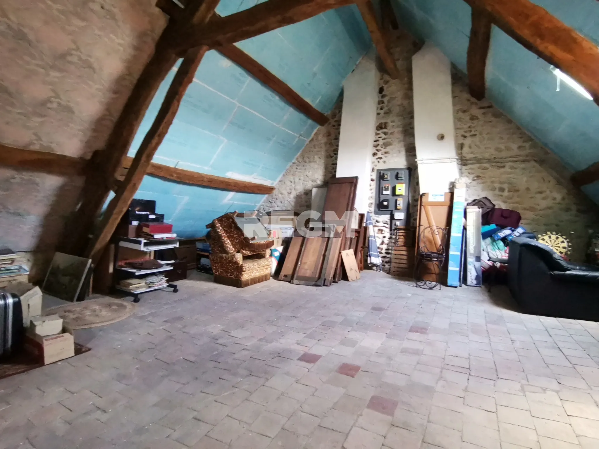 Belle maison en pierre avec jardin, 3 chambres, dépendances à Monnerville 
