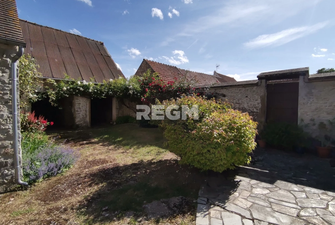 Belle maison en pierre avec jardin, 3 chambres, dépendances à Monnerville 