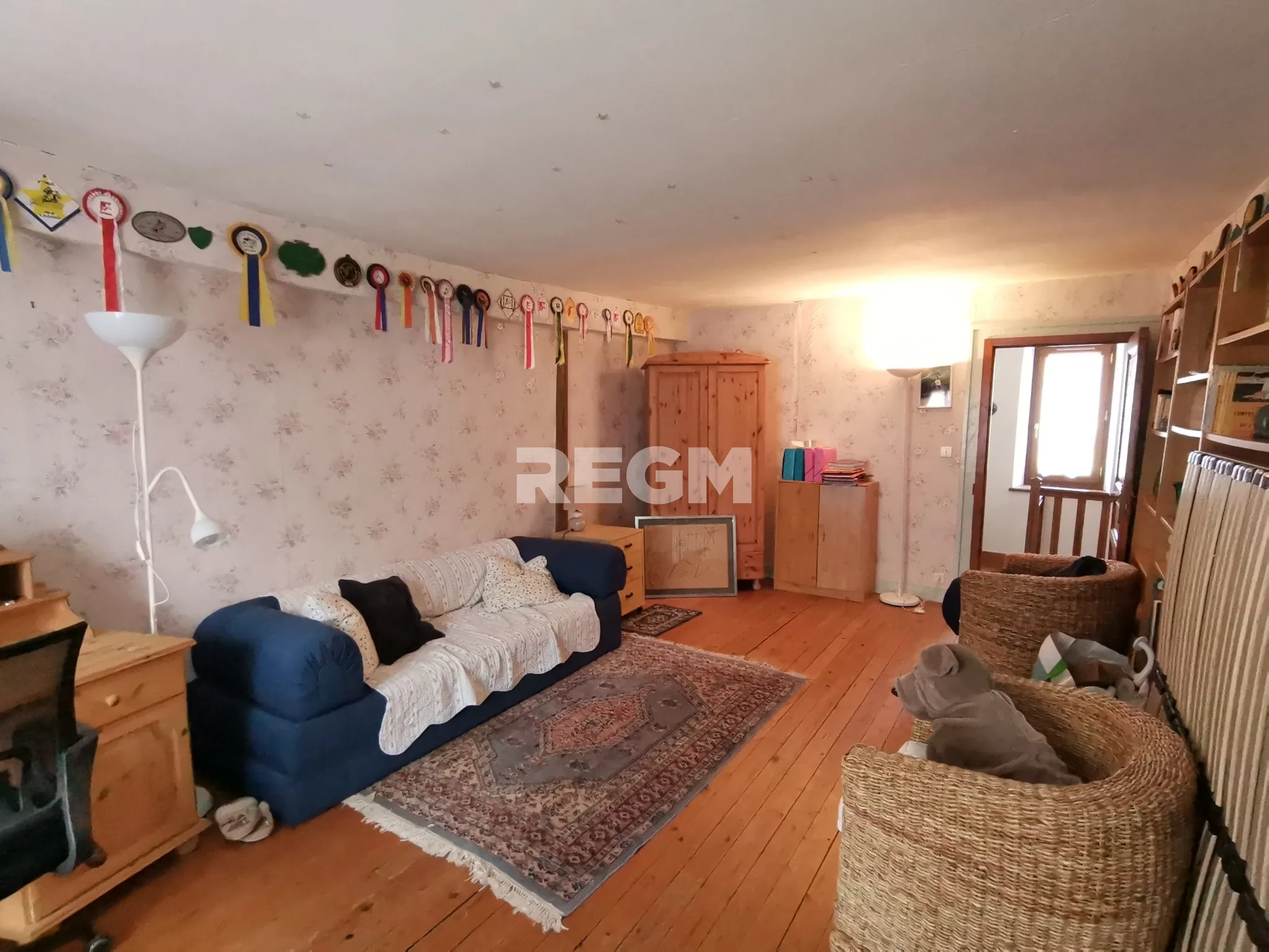 Belle maison en pierre avec jardin, 3 chambres, dépendances à Monnerville 
