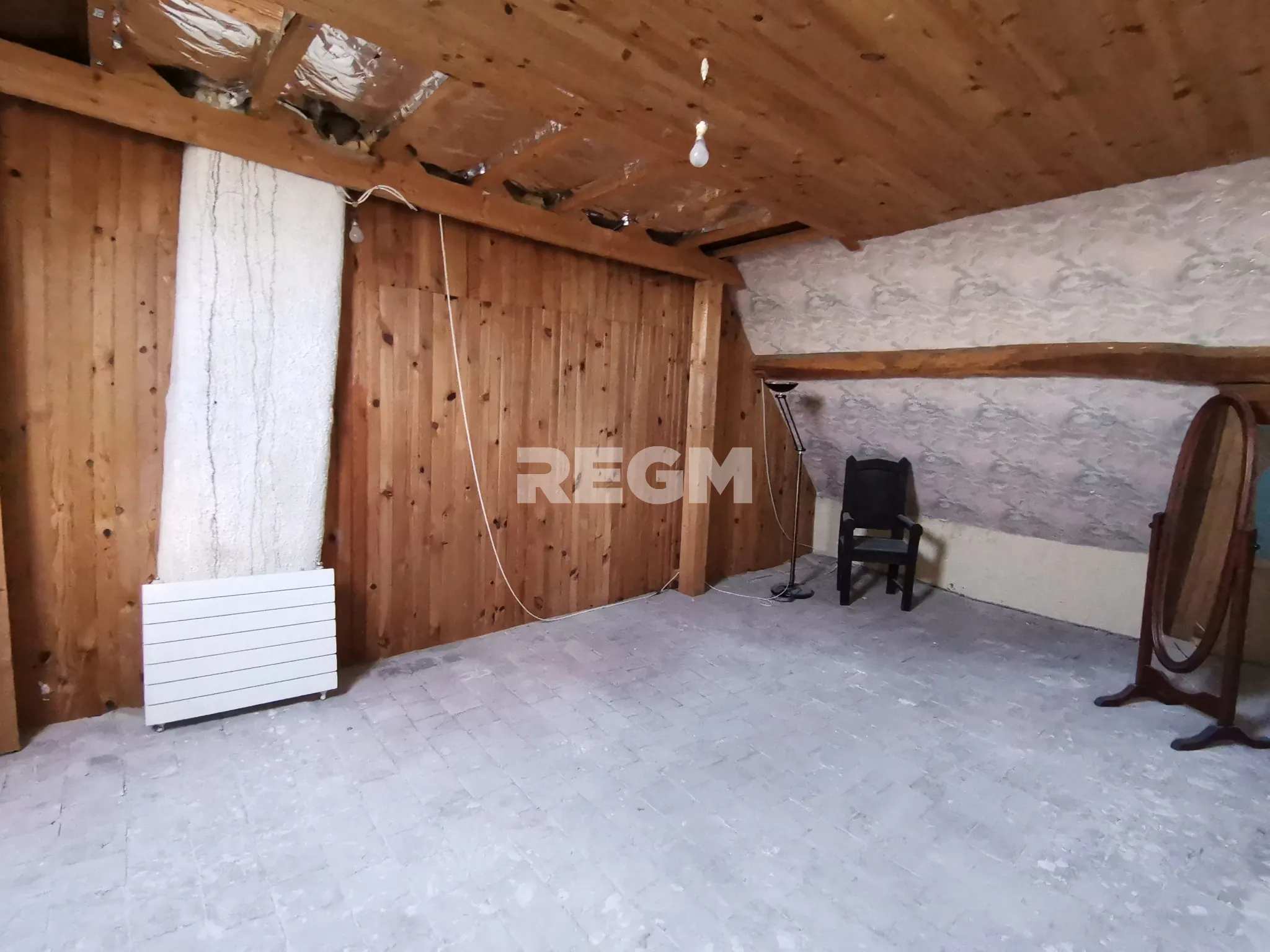 Belle maison en pierre avec jardin, 3 chambres, dépendances à Monnerville 