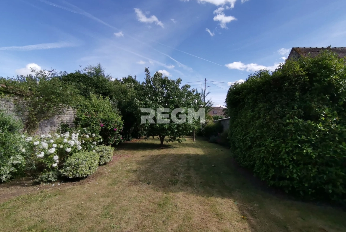Belle maison en pierre avec jardin, 3 chambres, dépendances à Monnerville 